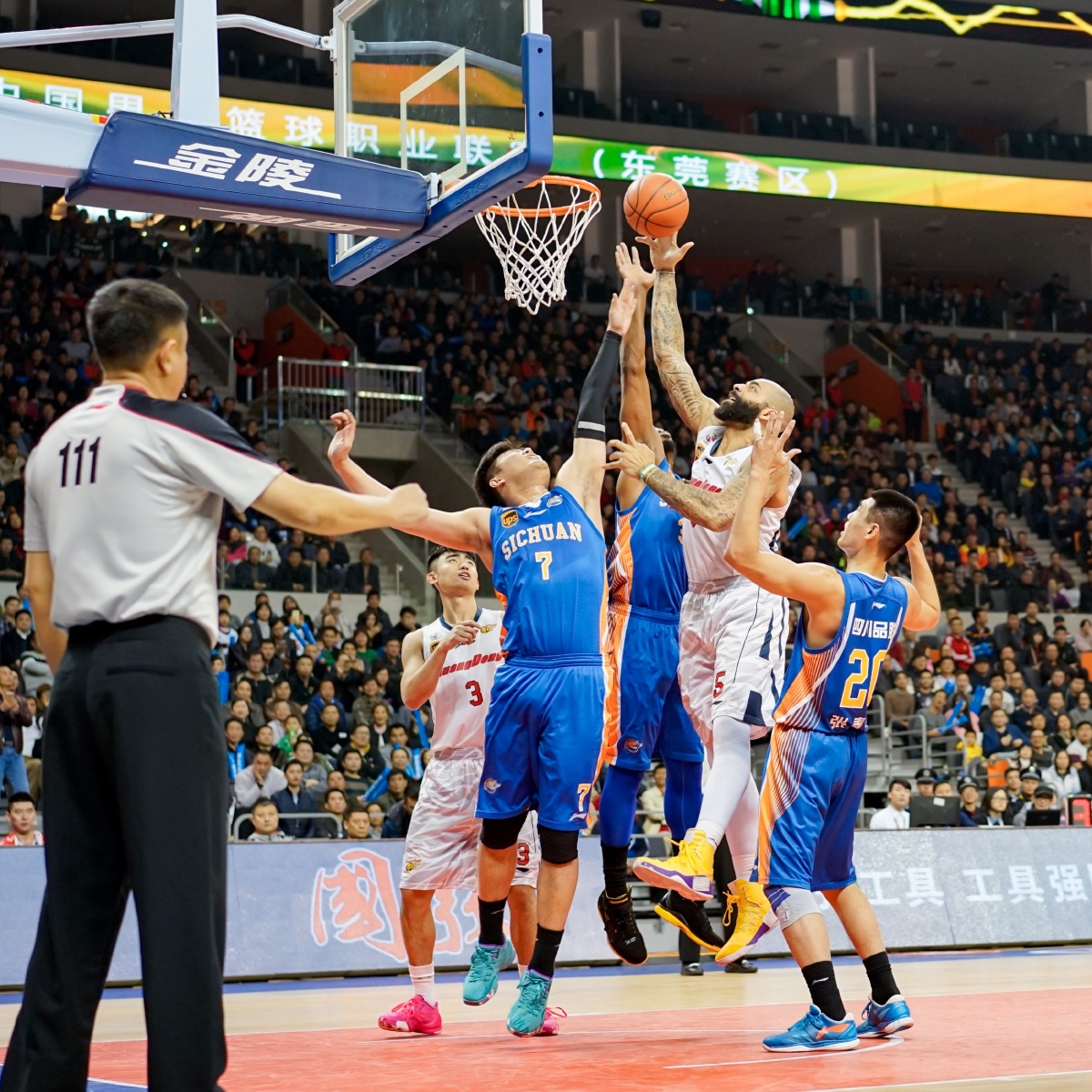 [流言板]一路北伐！今日勇士取胜、独行侠输球，勇士升至西部第八50亮1239回复