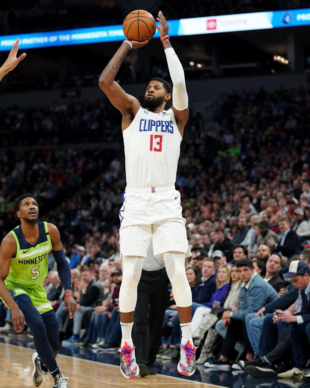 湖人锋线大闸范德比尔特表现抢眼，却差点无缘比赛，究竟为何？