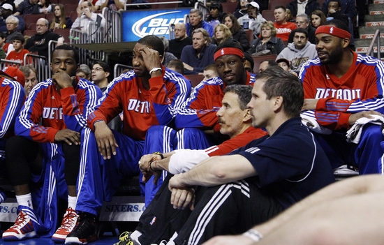 00：53两男子街头比赛拳击，谁输谁赢一目了然！