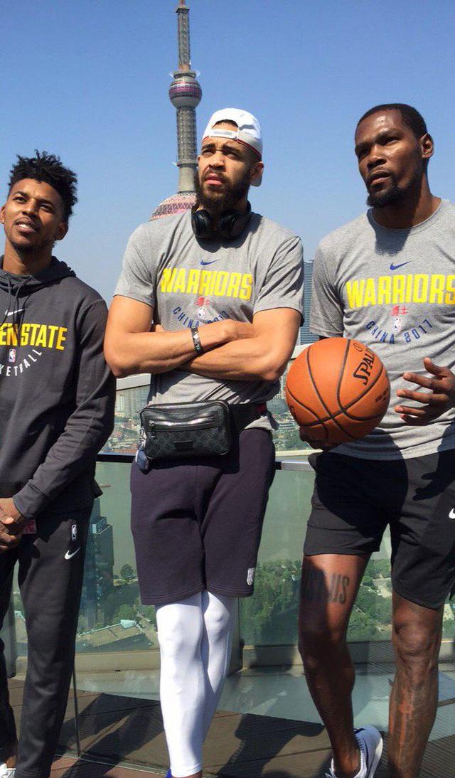 为什么球员在本垒打后的“英雄式绕垒”会引发关于潜规则的讨论