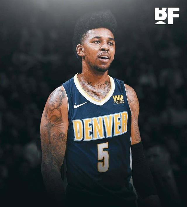 B费：我收藏了很多球衣，有C罗和梅西的；伊涅斯